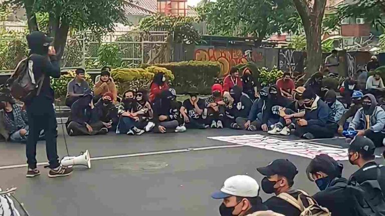 Kritik Penggusuran Rempang, Mahasiswa Unpak Demo di Jalan Sudirman
