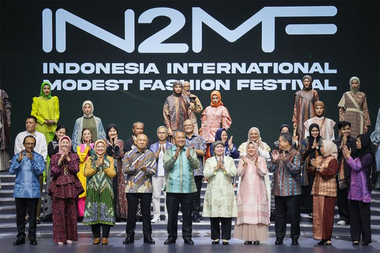 Melalui IN2MF 2023, MenKopUKM Optimistis Industri Modest Fashion Indonesia Jadi Tren Global