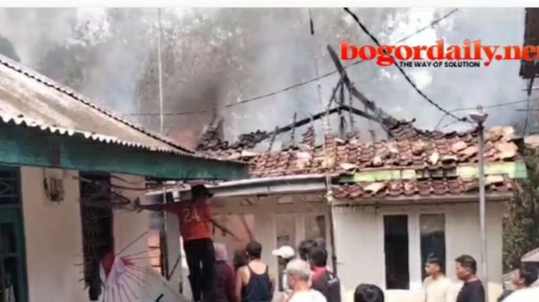Kebakaran Hebat Melanda Sindangsari, Kota Bogor, Warga Panik dan Berhamburan