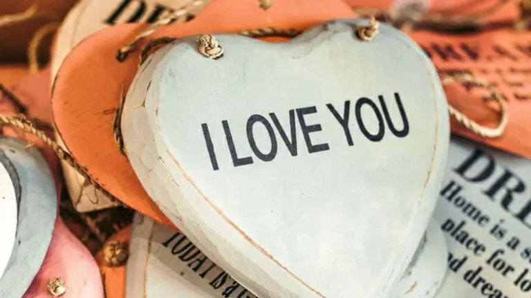 Tanggal 14 Oktober: Hari Mengungkapkan Rasa Cinta pada National I Love You Day