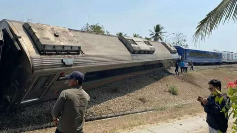 Detik-detik Kecelakaan Kereta Argo Semeru, Penumpang Histeris Puluhan Terluka