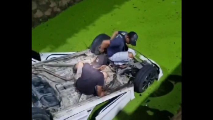 Kecelakaan Dramatis di Metland Cileungsi Bogor, Mobil Brio Terjun ke Sungai