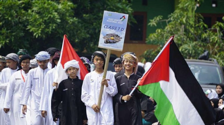 Pesantren Modern Ummul Quro Al-Islami Memperingati Hari Santri Nasional dengan Tema “Santri UQI Stand with Palestine”
