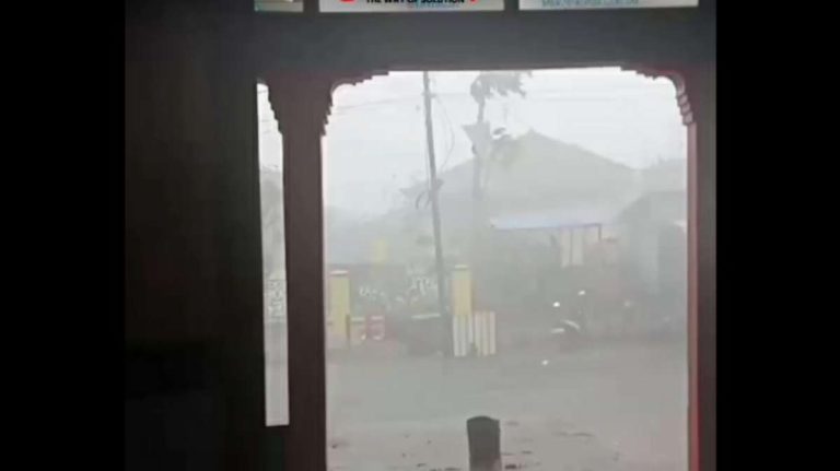 Hujan dan Badai Ekstrim Melanda Cariu Bogor, Atap Kantor Damkar Terbang