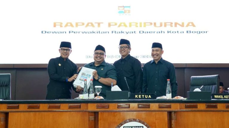 DPRD Kota Bogor bersama Wali Kota Bogor Bima Arya saat rapat paripurna. (Istimewa/Bogordaily.net)