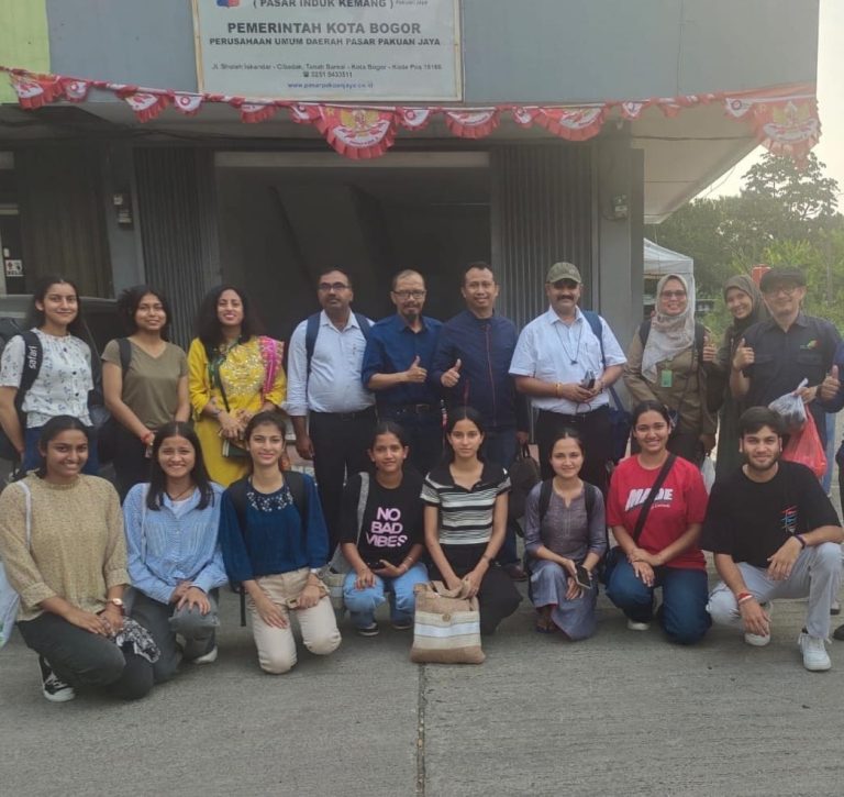 19 Mahasiswa dari India Kunjungi Pasar Tekum Kota Bogor