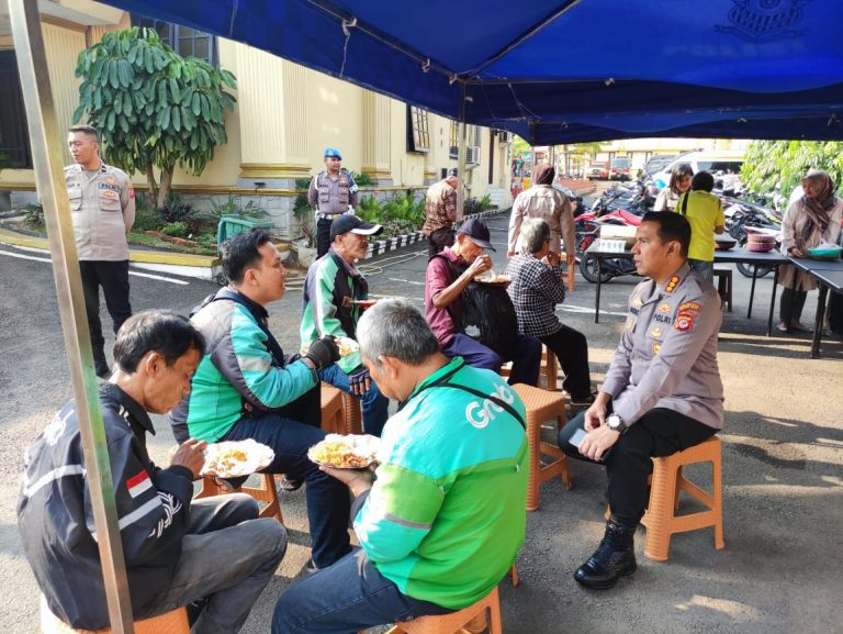 Polresta Bogor Kota Bagikan Sarapan Gratis dan Bakti Sosial Kesehatan