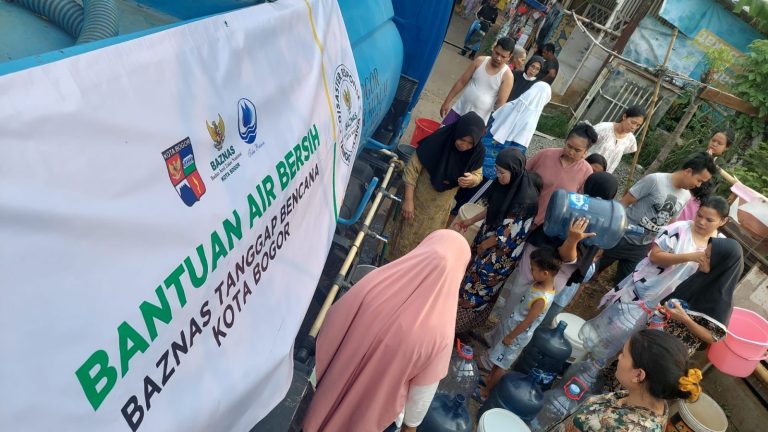 8000 Liter Air Bersih dari BAZNAS Kota Bogor dan Perumda Tirta Pakuan