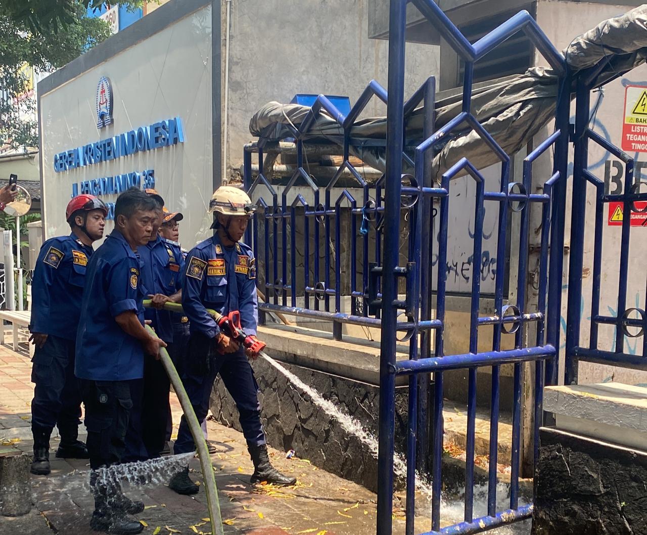 Gardu Listrik Di Jalan Pengadilan Bogor Kebakaran