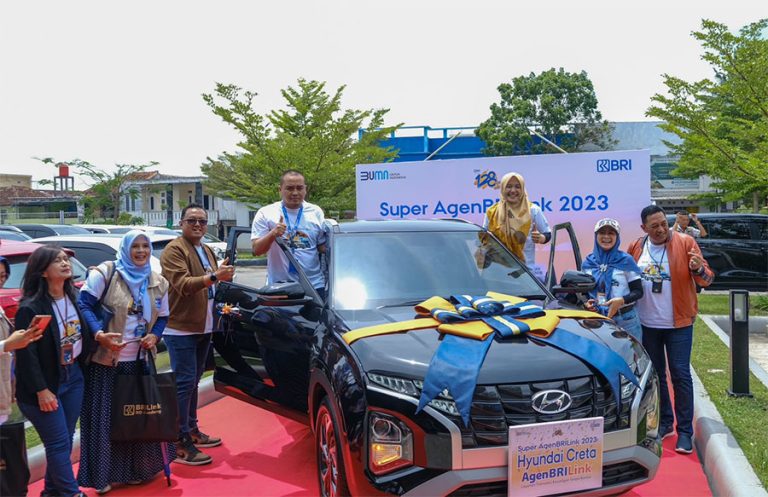Jadi Penggerak Inklusi Keuangan, BRI Beri Apresiasi Mobil untuk Super AgenBRILink