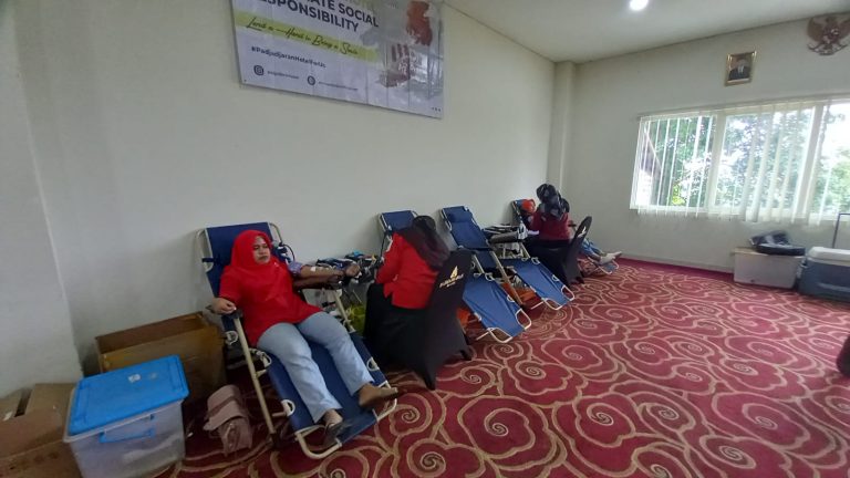 Sambut Hari Pahlawan Padjadjaran Hotel Bogor Gelar Donor Darah dan Periksa Mata