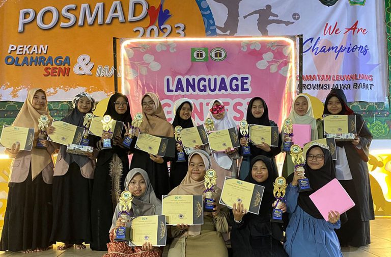 Language Contest Pesantren Modern Ummul Quro Al-Islami Bogor Asah Kepercayaan Diri Santri Baru