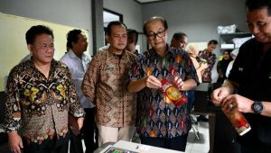 Sekretaris Kementerian Koperasi dan UKM (SesKemenKopUKM) Arif R Hakim mengatakan Rumah Kemasan yang segera di instal dan dioperasikan di PLUT-KUMKM Subang diharapkan dapat dimanfaatkan sebaik-baiknya untuk meningkatkan omzet pelaku UMKM sehingga usahanya semakin maju dan berkembang.