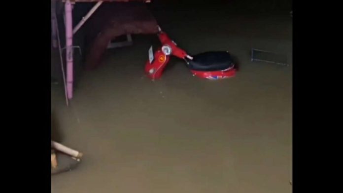 Banjir Melanda Kota Bogor, Rumah Terendam Motor Kelelep