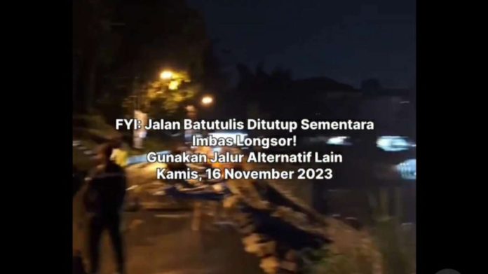 Tanah Longsor Tutup Jalan Batutulis Bogor. Lalulintas Ditutup Sementara!