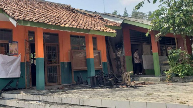 SDN Cisalada 1 Cigombong Bogor Terbakar, Coretan Kata-kata Tak Senonoh Hiasi Tembok Sekolah