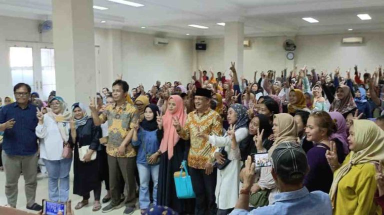 Anggota DPR RI Budhy Setiawan Salurkan 2.000 Beasiswa Pendidikan di Bogor