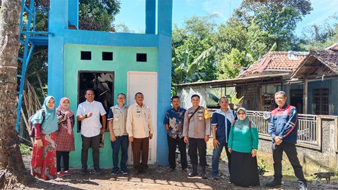 bantuan air bersih aqua