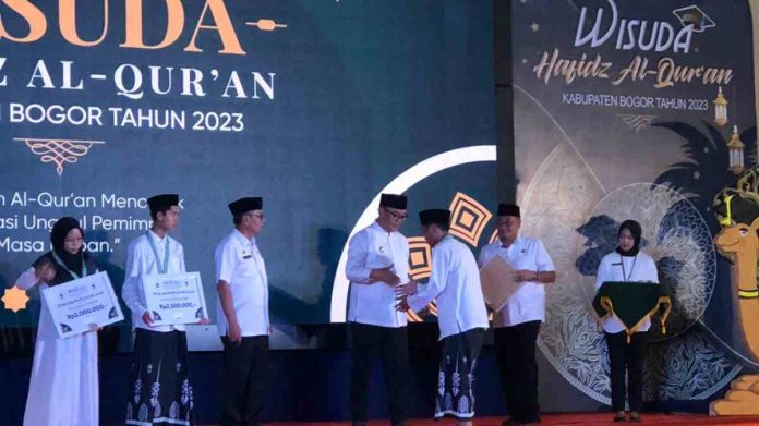 Bupati Bogor Wisuda 350 Tahfidz Al-Qur'an Angkatan III Tahun 2023