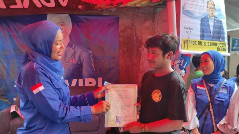Caleg DPRD Kota Bogor Naviri Priliarahma Sosialisasikan Program Sosial di Cimanggu Kecil