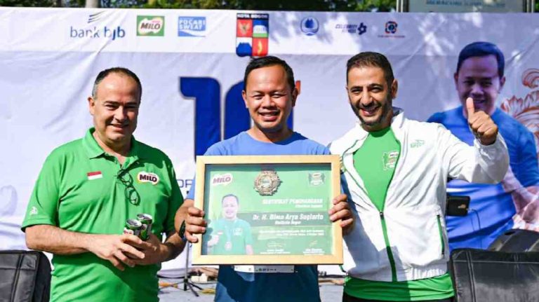 Dukung 10th Bogor City of Runner, Walikota Bogor Bima Arya Dapat Penghargaan dari Nestle Milo