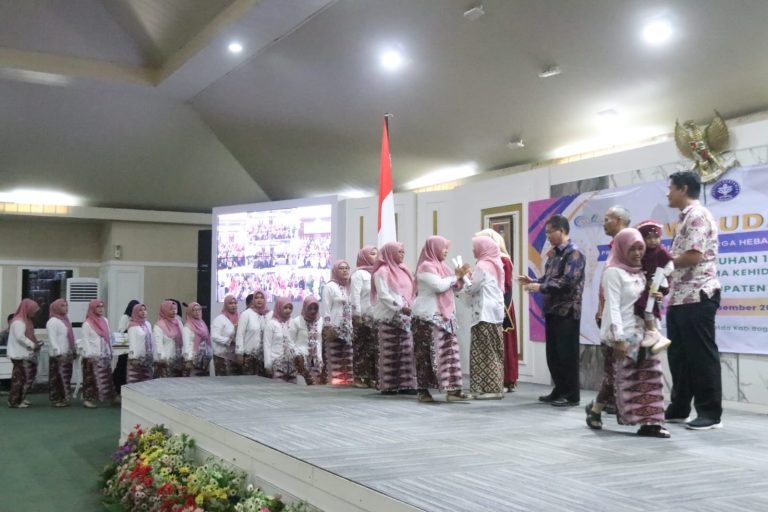 Pemkab Bogor Wisudakan 210 Ibu di AKHI 2023