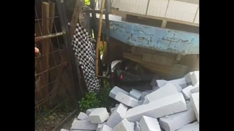 Kecelakaan di Kayu Manis Bogor, Motor Tertimbun Truk Berisi Hebel