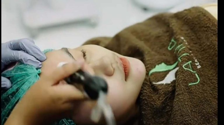 Klinik Kecantikan Eksfoliasi untuk Kulit Kering dan Kusam ke Latika Beauty Care Aja Bestie!