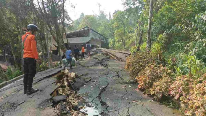 Longsor Gerus Villa di Puncak, Dua Kendaraan Tertimbun