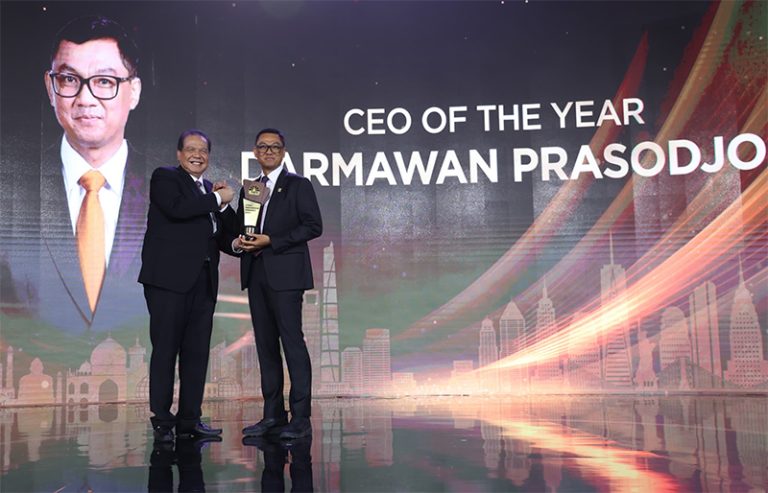 Dirut PLN Darmawan Prasodjo Kembali Dinobatkan Sebagai CEO Of The Year