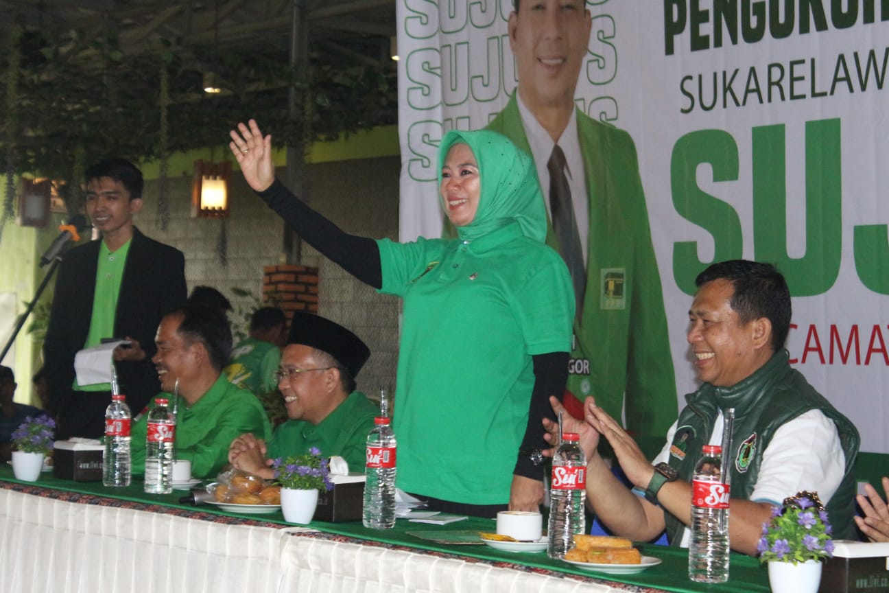 Pengukuhan relawan Junaidi Samsudin atau Sujud'S Kecamatan Gunung Putri, Kabupaten Bogor. (Gibran/Bogordaily.net)