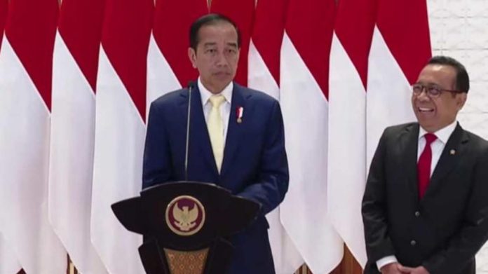 Pangling, Jokowi Pakai Dasi Kuning dan Tinggalkan Dasi Merah
