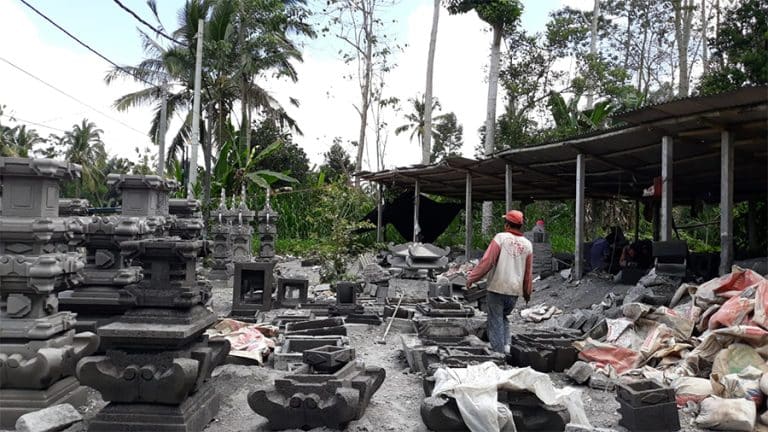 Berkat Program Pemberdayaan BRI, Klaster Perajin Batu Paras Taro di Bali Makin Berkembang 