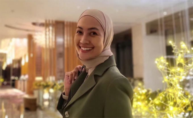 Model Steffy Burase Cerai dengan Irwandi Yusuf