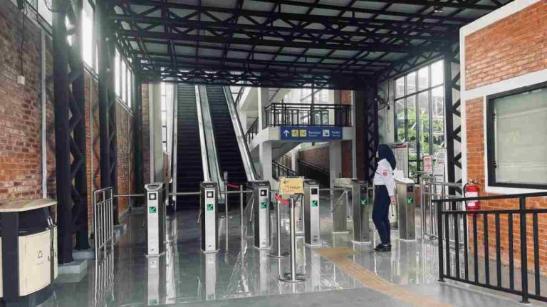 Tanggapan Pengguna KRL Commuter Line Setelah Skybridge Bojonggede Resmi Beroperasi