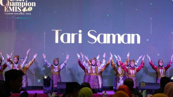 Tari Saman Santri Pesantren Modern Ummul Quro Al-Islami Memukau di Kompetisi User Champion EMIS 4.0