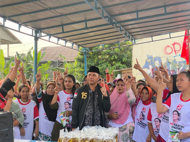 Calon Legislatif PSI, Donal, S.SI Gelar Bazaar Minyak Murah di Balumbangjaya