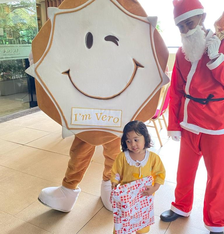 Kebahagiaan Natal, Grand Savero Hotel Bogor Beri 100 Hadiah untuk Anak-anak 