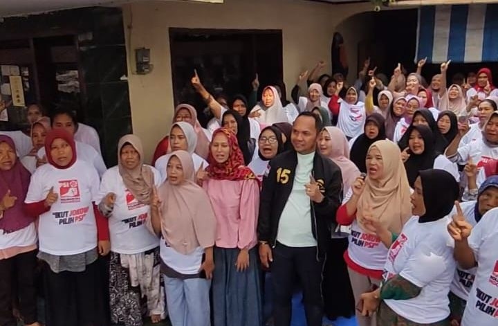 Ibu-Ibu di Margajaya Bogor Doakan Caleg PSI Donal Jadi Anggota DPRD