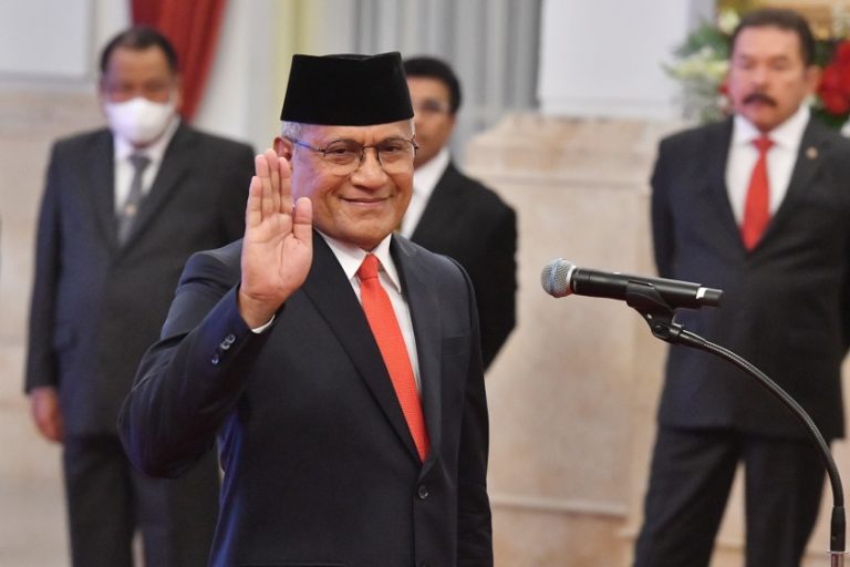 Jokowi Lantik Marthinus Hukom Jadi Kepala BNN