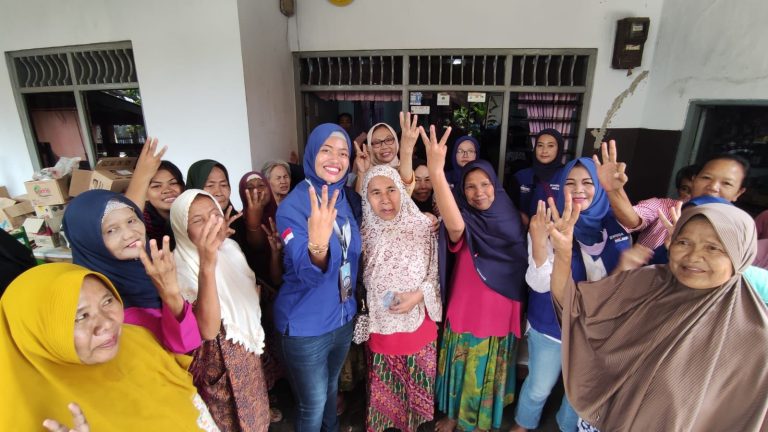 Naviri Priliarahma Sosialisasi Program Kesehatan dan Pendidikan di Bojong Neros Bogor