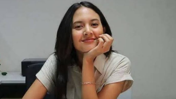 Aurelie Moeremans Meringis, Bagikan Video Hapus Tato di Punggung