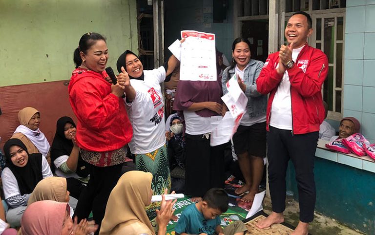 Sosialisasi Program Pendidikan, Caleg PSI Donal Disambut Warga Balumbang Jaya Bogor 
