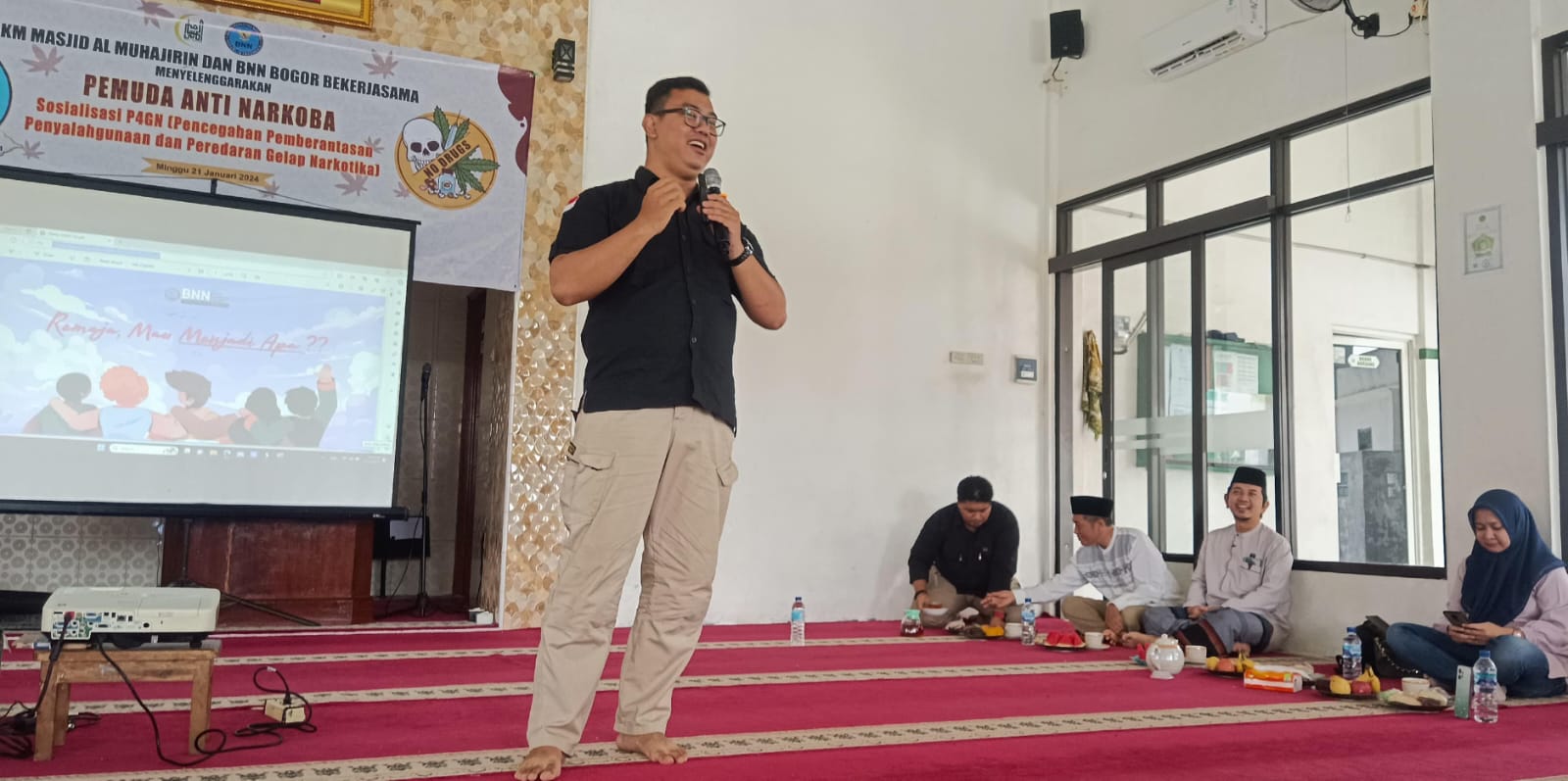 DKM Al Muhajirin Perumahan de Paris Residence bersama BNNK Bogor mengadakan seminar narkoba. (Istimewa/Bogordaily.net)