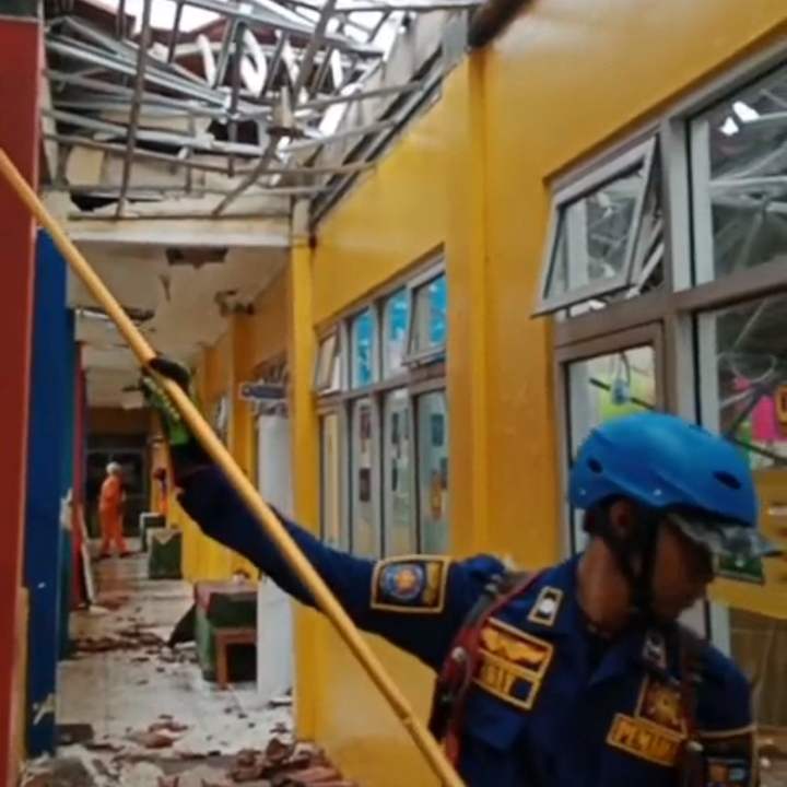 Gedung SDN Polisi 1 Kota Bogor Ambruk Diterjang Hujan Badai