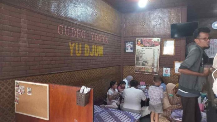 Harga Menu Warung Gudeg Yu Djum di Yogya yang Dikunjungi Jokowi dan AHY