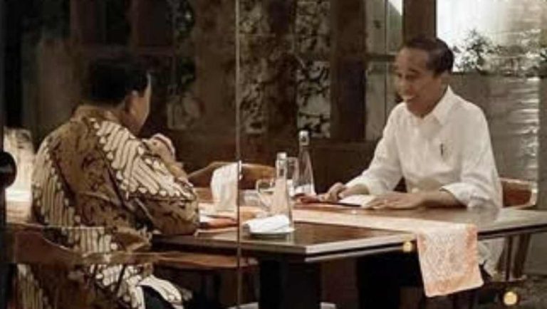 Makan Malam Jokowi-Prabowo Bikin Kubu Ganjar Meradang: Presiden Ngga Netral!