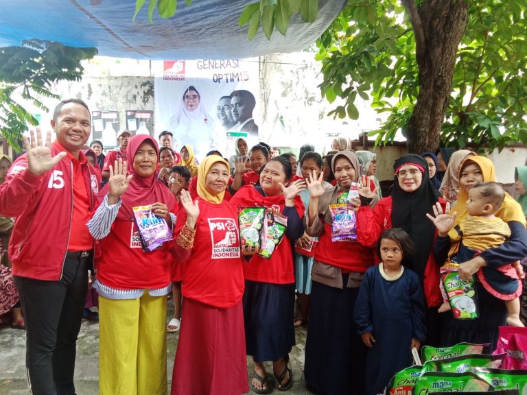 Ringankan Beban Ekonomi Ibu-ibu Caleg PSI, Fauziah Gelar Bazar Minyak Murah