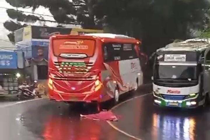 Kecelakaan Maut Puncak, Pengendara Motor Tewas Terlindas Bus