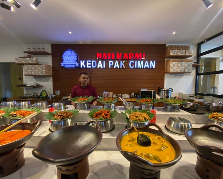 Nasi Kapau Kedai Pak Ciman Bogor, Sajikan Kelezatan Khas Bukit Tinggi 